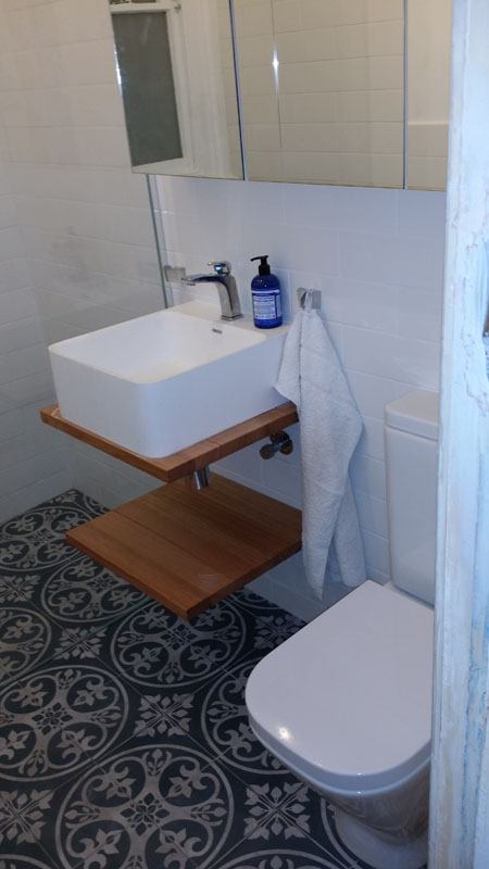 Bathroom, Carlton