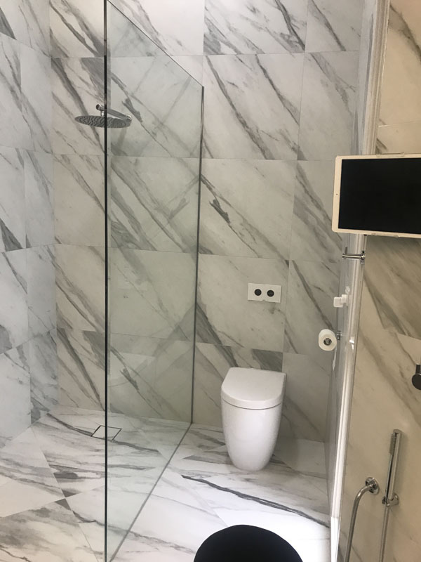 Bathroom, Kew East